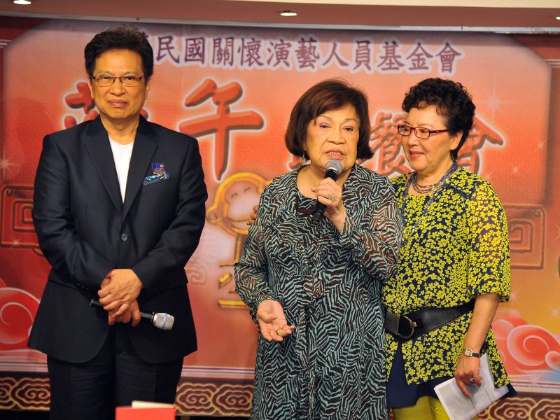 ▲「中華民國關懷演藝人員基金會」105年端午節聯誼餐會，周遊、李朝永致詞。（圖／台視，2016.06.07）