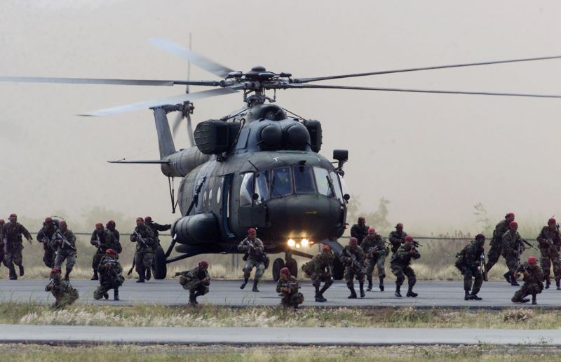 ▲哥倫比亞軍方一架Mi-17運輸直升機27日因天氣不佳墜毀，造成17名軍人罹難。（圖／達志影像／美聯社）