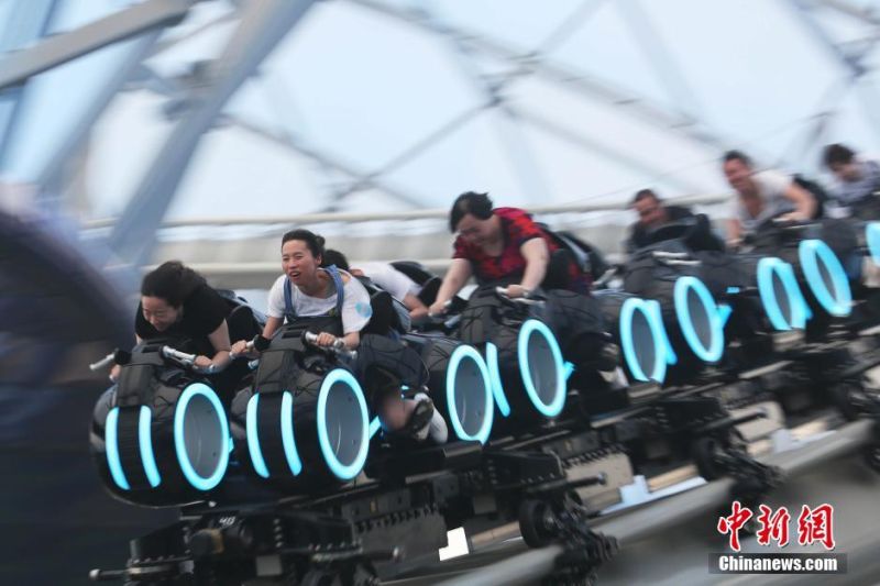 「創極速光輪」過山車。