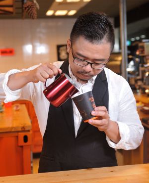 ▲世界咖啡烘焙賽台灣冠軍賴昱權表示，樂見有日本知名咖啡品牌一起進駐台南。（圖／資料照，統一瑞穗提供）