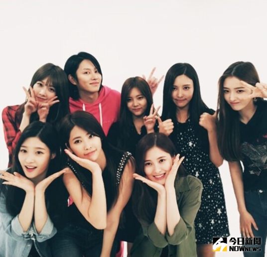 ▲SUPER JUNIOR希澈成功混入新人女團DIA中。（圖／翻攝自엑스포츠뉴스）