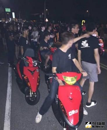 ▲苗栗傳出飆車族聚集錫隘隧道內。（圖／翻攝自爆料公社）