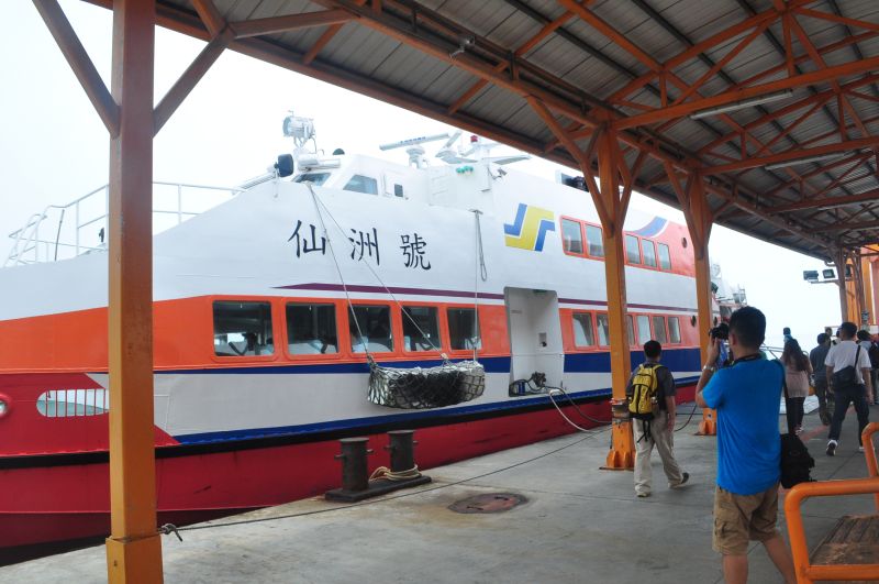 ▲ 小金門的九宮碼頭及大金門的水頭碼頭之間，每天從早到晚每半小時各有兩艘渡輪來回。（圖／馬怡健攝）