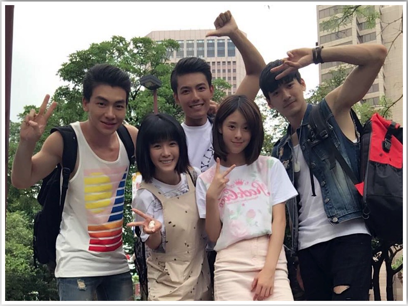 ▲《飛魚》劇組的演員群們，昨趁著收工之後提前替張洛偍（左一）慶生。（圖／周子娛樂提供，2016.07.25）