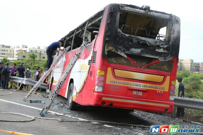 ▲公路總局表示，今日發生遊覽車火燒車事故，將召回同廠21輛車進行檢驗。（圖／NOWnews攝影中心）