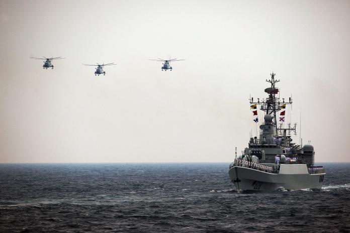 ▲解放軍海軍在南海展開為期1周的軍演。（圖／達志影像／美聯社 2016.7.6）