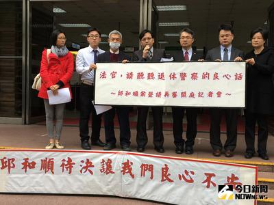 學童陸正撕票案主謀邱和順遭判死刑定讞，民間司改會律師團向高院聲請再審遭駁回後提抗告，經最高法院撤銷；律師團7日向高院遞狀請求就再審案開庭。中央社記者劉世怡攝 105年1月7日