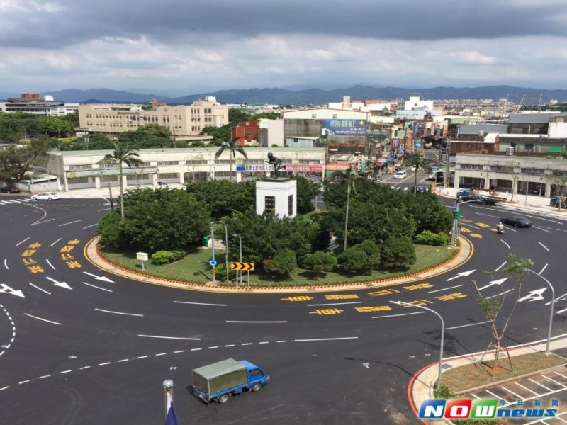 ▲龍岡圓環在道路拓寬後更形美觀。（圖／桃園市政府）