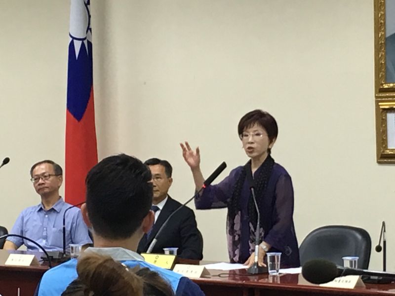 ▲國民黨主席洪秀柱出席第十八屆台北市青工總會長暨各區會長交接典禮。（圖／國民黨,2016.7.9）