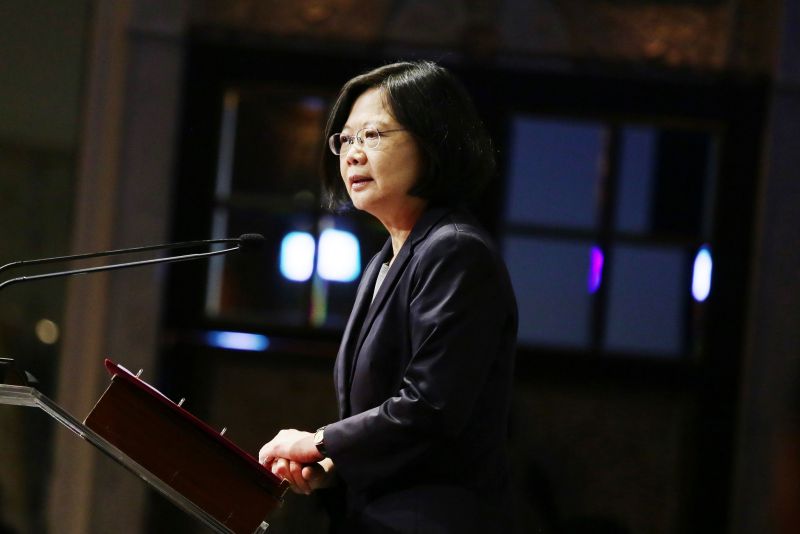 ▲總統蔡英文關切一銀盜領案，要求行政院長林全務必加強資安維護。（圖／總統府提供）