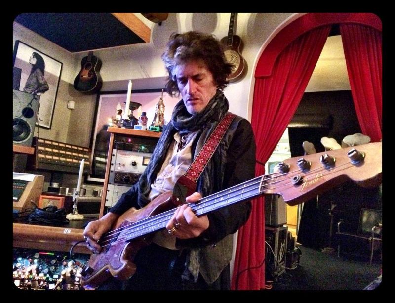 ▲喬佩里（Joe Perry）演出時竟當眾昏倒。（圖／擷自Joe Perry臉書粉絲頁，2016.07.12）