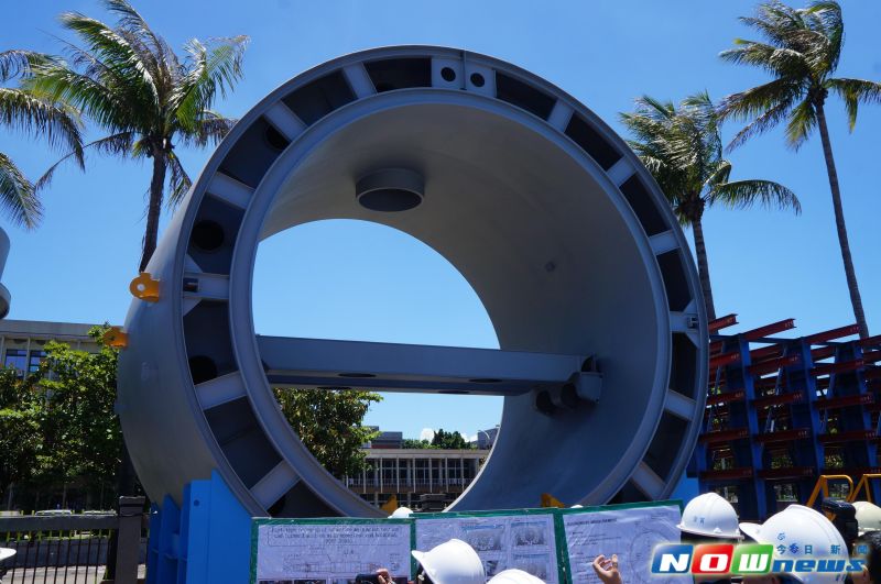 ▲為了展示潛艦國造能力，台船再次展出8年前試造的「潛龍計畫」的潛艦船段。（圖／記者呂烱昌攝影.2016.5.27）