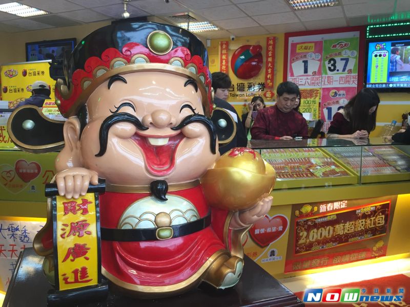 台灣彩券公司統計，從2007年至2015年底，公益彩券造就了290位億萬富翁，若就大樂透及威力彩來看，台北市就開出56次頭獎，其次則是新北市開出48次。（圖／記者顏真真攝）