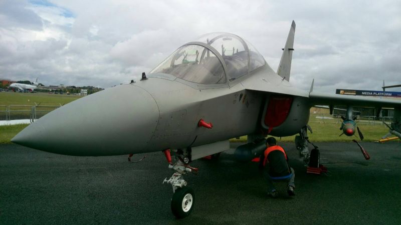 ▲英國法茵堡航空展期間，義大利李奥納多公司首次公開展示M-346FT教練機。（圖／李奥納多公司提供）