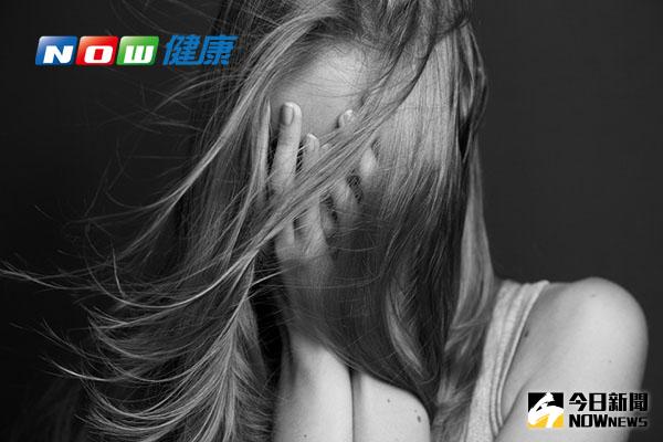 ▲「依賴型人格障礙」患者心中認為父母是永遠的避風港，依賴成性的結果導致行為上出現低自信、消極、自我挫敗等。（Photo Credit: ingimage）