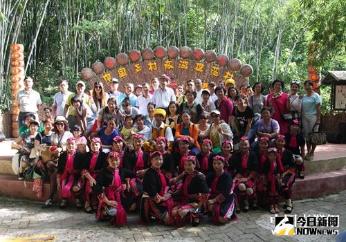 『大陸鄉村旅遊模範村』。