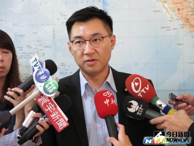 ▲對於行政院長林全上任屆滿1個月，與總統蔡英文的民調卻有明顯差距一事，國民黨立委江啟臣20日受訪時表示，他認為蔡總統與林全間某種程度看來「可能有意切割」。（圖／記者陳彥驊攝,2016.06.20）