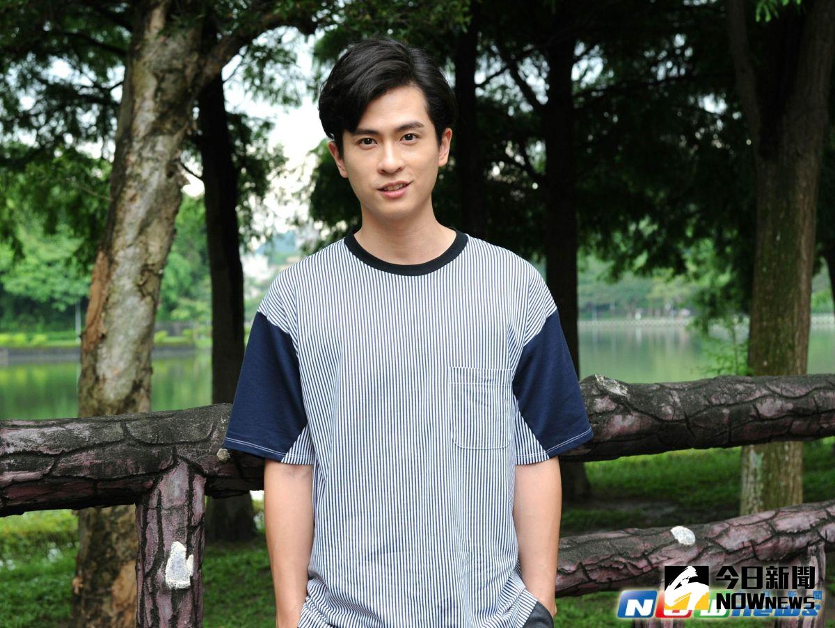 ▲一看就像乖乖學生的石知田，原來高中時期挺叛逆。（記者林調遜攝，216.07.20）