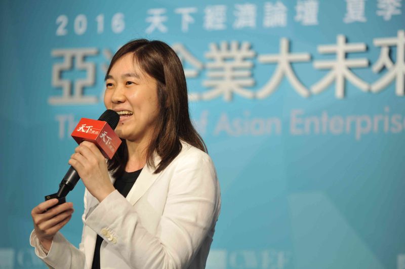 ▲誠品集團副董事長吳旻潔12日在「2016天下經濟論壇」(CWEF)的「亞洲消費，生活是門好生意」討論中，分享誠品在企業經營上的變與不變。（圖／《天下雜誌》提供）