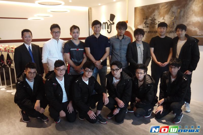 ▲杰藝文創於今(1)日正式成立，J Team全體成員和結盟廠商合影。（圖／記者徐浩偉攝.105.07.01）