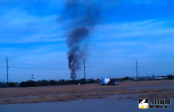 ▲民眾拍到熱氣球墜毀地的瞬間。（圖／翻攝自Youtube）