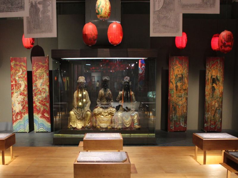 台南市政府文化局邀請當代藝術家在蕭壟文化園區台南藝陣館，展出「近未來的交陪-藝陣x設計展」。