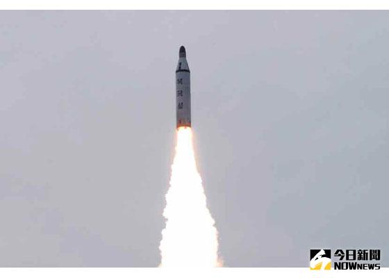 ▲北韓24日成功完成潛射彈道飛彈試射。（圖／翻攝自勞動新聞.2016.4.29）。（圖／翻攝自網路）