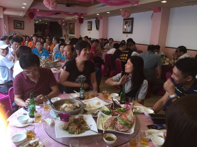 台中市採訪媒體，於三十日中午假大甲三引餐廳舉行九一記者節聯誼摸彩  餐會，現場透著熱鬧氣氛。（記者陳榮昌攝）