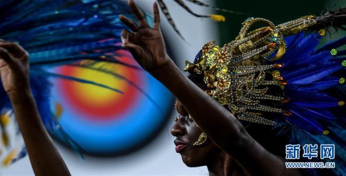 這是8月6日在奧運射箭賽場的桑巴表演。