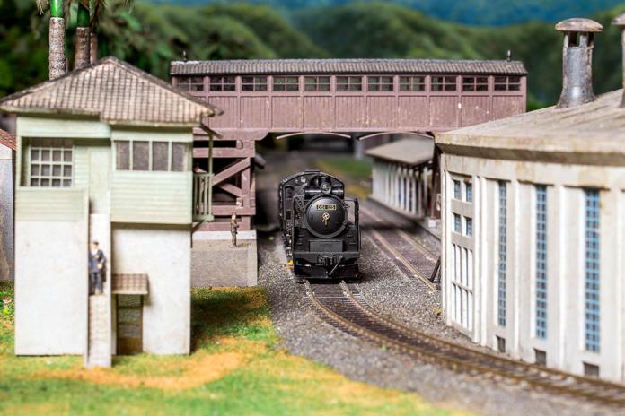 ▲哈瑪星台灣鐵道館在駁二蓬萊B7、B8倉庫，展示台灣及全世界鐵道風光。（圖／記者許凱涵攝）