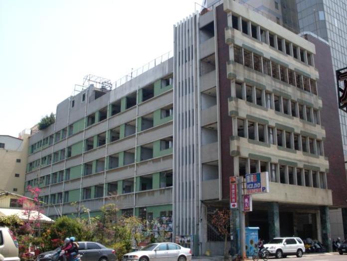 ▲杏林「鬼醫院」求售，不拆原因曝光。（圖／翻攝自網路）