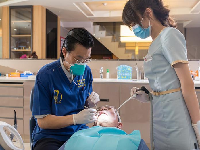 感恩8月父親節，台南市遠東牙醫集團推出免費3D牙齒健檢服務，即日起至8月31日止，爸爸們可前往遠東牙醫診所接受健檢。