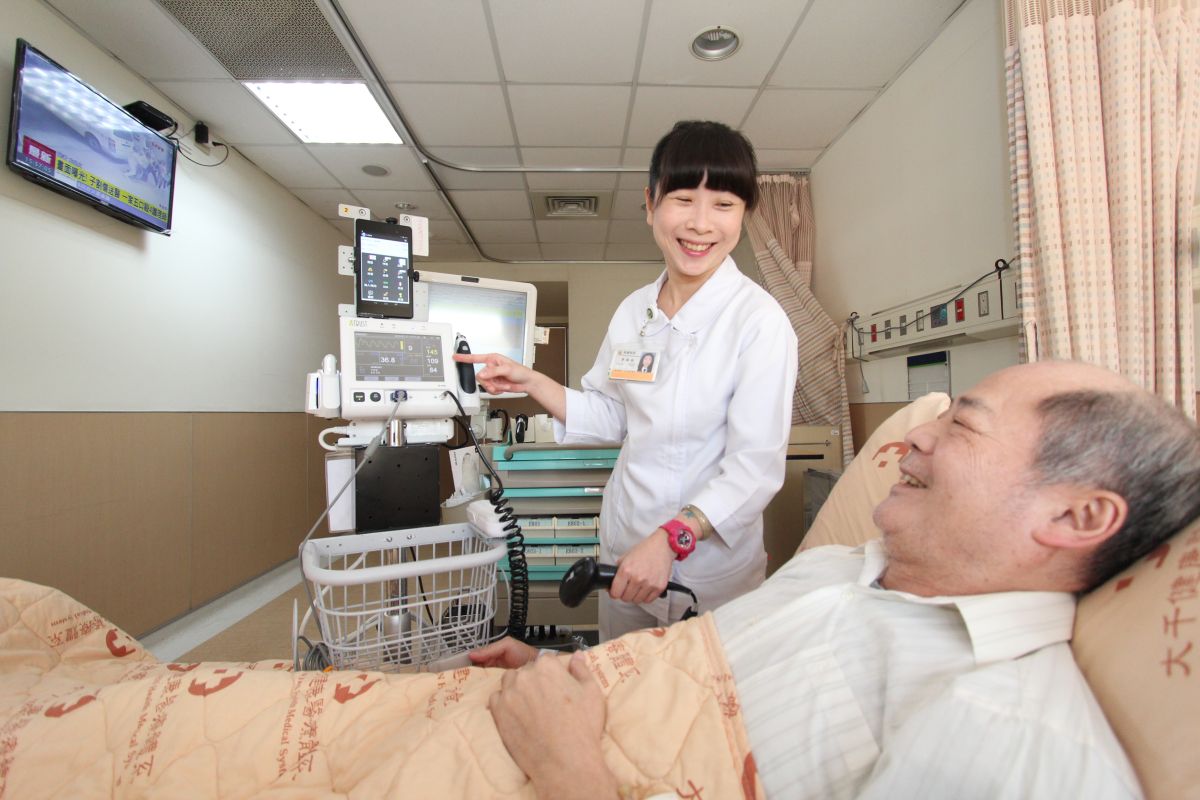 ▲大千醫院引進床邊檢測無線系統提升醫療品質和病人安全。（記者許素蘭／攝）