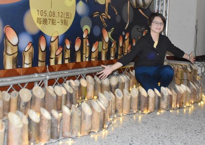 ▲古坑竹燈夜將登場，鄉長黃意玲歡迎來賞光。（記者郭春輝攝）