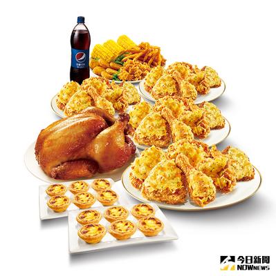 速食業者推15人套餐　2千有找 農曆新年到來，餐飲業者紛紛推出各式應景年菜，有速食業者在套餐上求變，推出15人份套餐，不到新台幣2000元。（肯德基提供）中央社記者汪淑芬傳真　104年2月16日