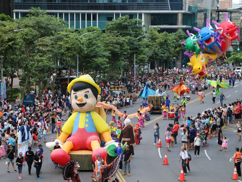 ▲「2016兒童藝術節」活動，6日進行歡樂變裝大遊行。（圖／記者黃村杉攝）。