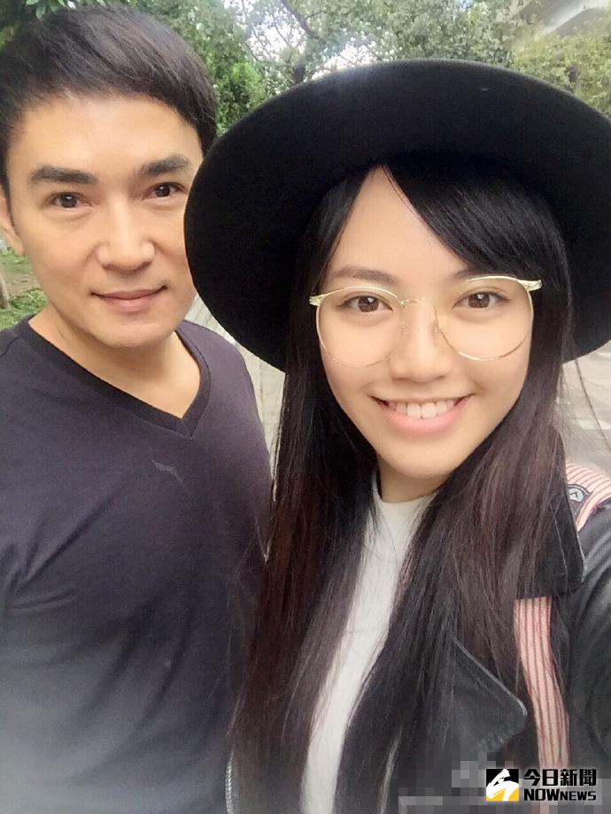 焦恩俊和大女兒焦曼婷合照。