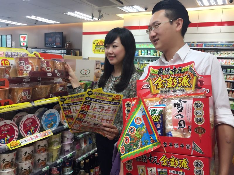 ▲7-ELEVEN掌握中元節普渡拜拜的商機,人氣商品備貨量也增加2到3倍以上,預估今年中元檔期業績可較去年同期成長10到20%左右。(圖/7-ELEVEN提供)