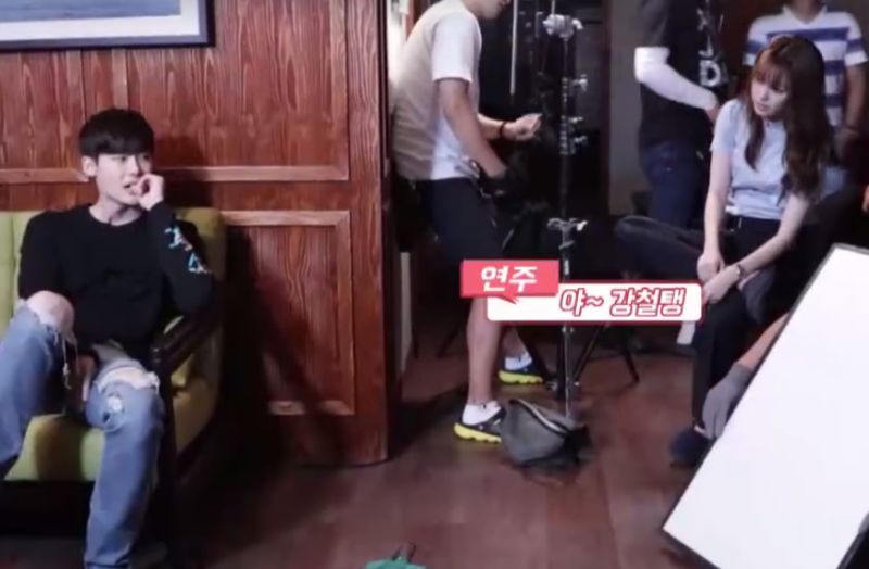 ▲李鍾碩與韓孝周戲外互動超甜蜜，網友不禁直呼：「在一起！」。（圖／翻攝自MBC）