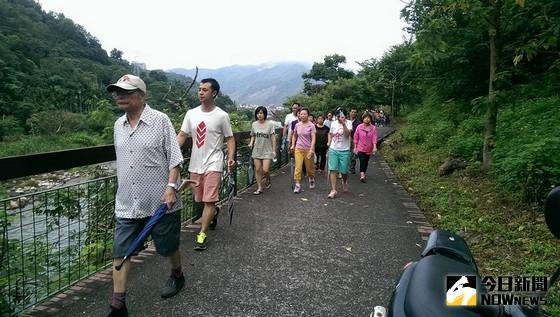 ▲水里鄉農富村自行車步道是老少咸宜的健行步道。〈記者吳素珍攝〉