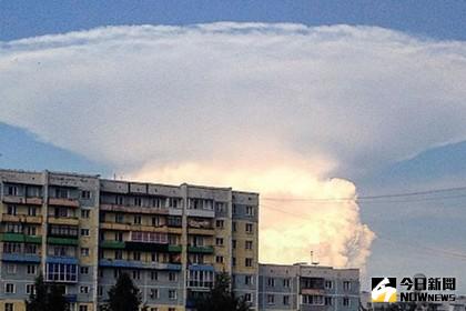 ▲俄羅斯出現疑似核爆後的蕈狀雲，讓民眾膽顫心驚，事後官方澄清只是天氣的自然現象。（圖／翻攝自Instagram）