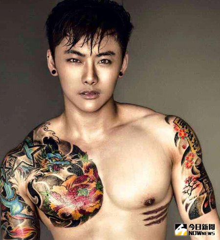 ▲JYB擁有一身結實肌肉，被封為「全泰國最帥女生」。（圖／翻攝自臉書）