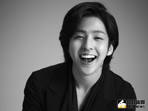 韓星金起範本周末撲台會粉絲。（圖／SM）