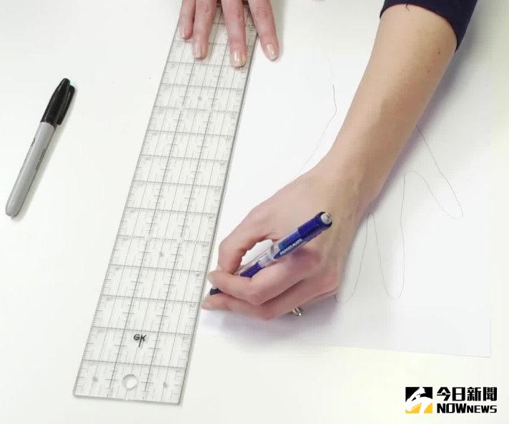 ▲去書店買筆跟尺，老闆竟給…。（圖／翻攝自網路）