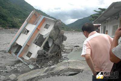 莫拉克重創部落 國賠駁回（1） 莫拉克颱風造成台東嘉蘭部落91戶沖毀、排灣族文物流失，部落提出國賠訴訟，17日遭法院駁回。（檔案照片）中央社記者盧太城台東攝 104年2月17日