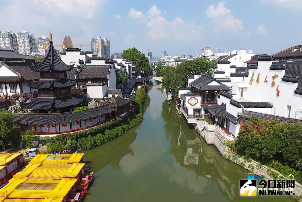 圖為秦淮河夫子廟段的繁華盛景。