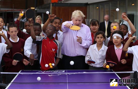 鮑里斯本人就是一個乒乓球迷，多次在公開場合表達自己的喜愛。