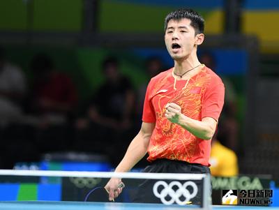 中國大陸桌球選手「藏獒」張繼科（圖）在里約奧運男子單打第3輪對決中華隊桌球選手陳建安（圖），以4比0擊敗陳建安晉級。中央社記者張新偉里約攝 105年8月9日