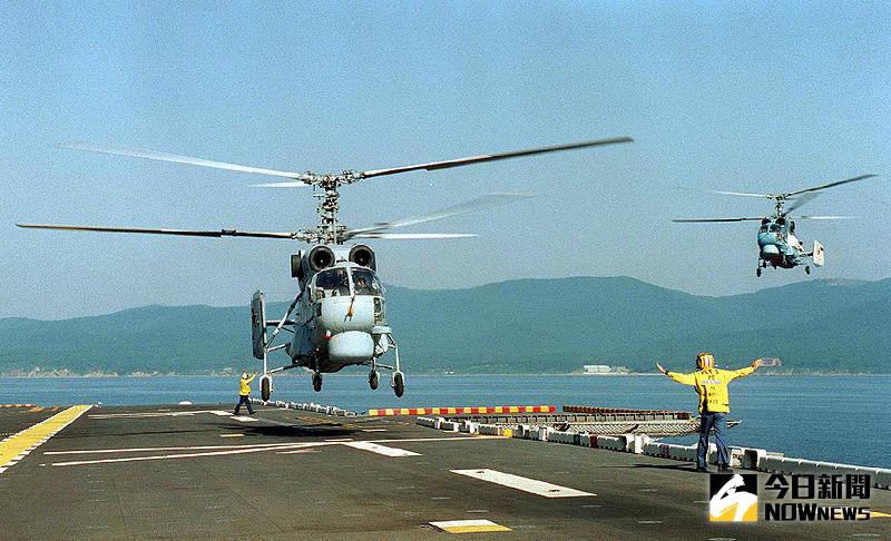 ▲2010年7月22日，一架俄羅斯海軍從Ka-27直升機，與美軍進行交流訓練時，降落在美軍第六艦隊旗艦惠特尼山號（USS Mount Whitney LCC-20）指揮艦上。（圖／美國國防部）