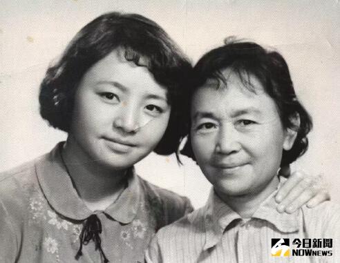 宋丹丹和母親。